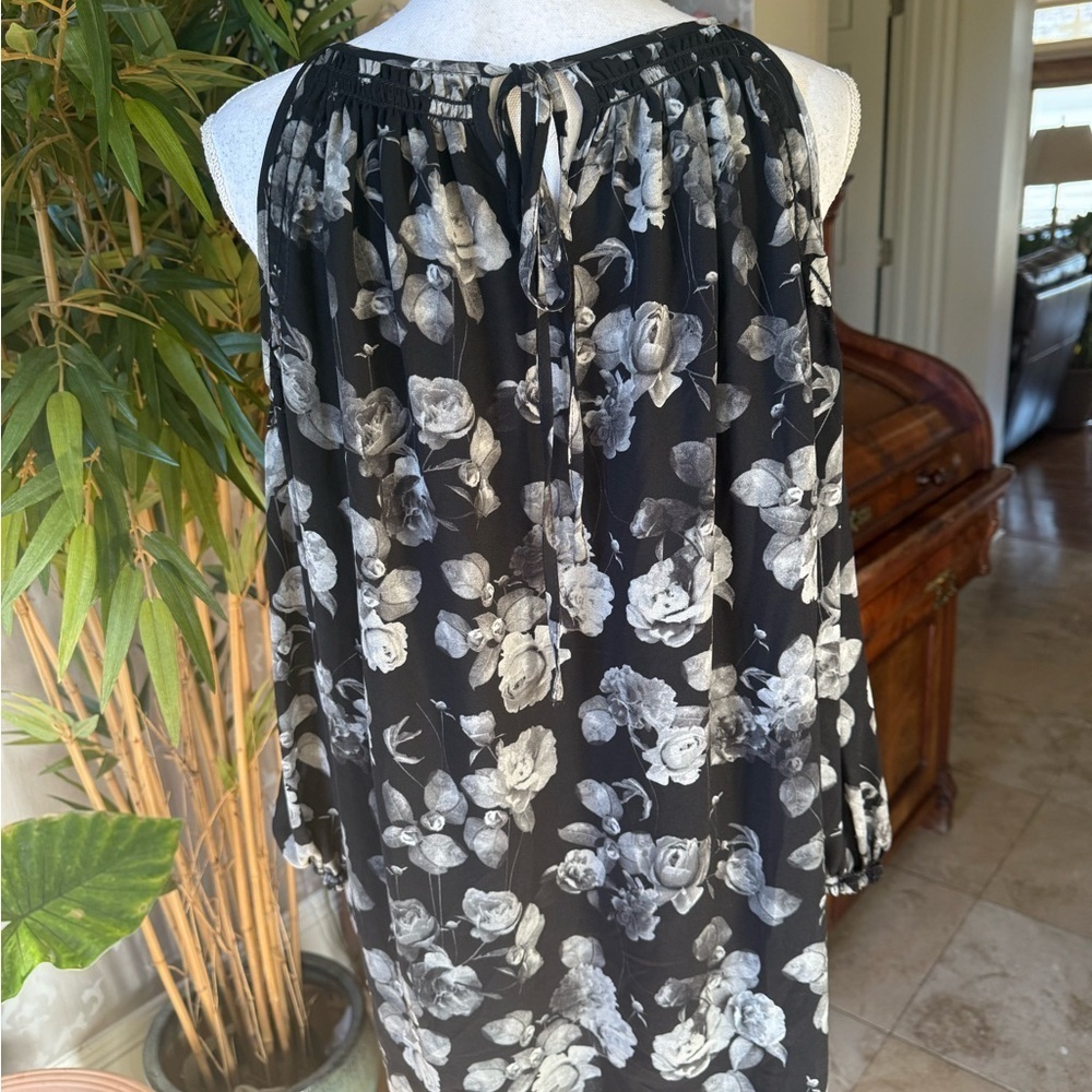 Max studio medium cold shoulder, long sleeve, ladies, blouse, excellent cond M - Picture 9 of 13